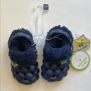 Kids Fuzzy Navy Crocs with glow in the dark stars. Perfect to wear for Halloween